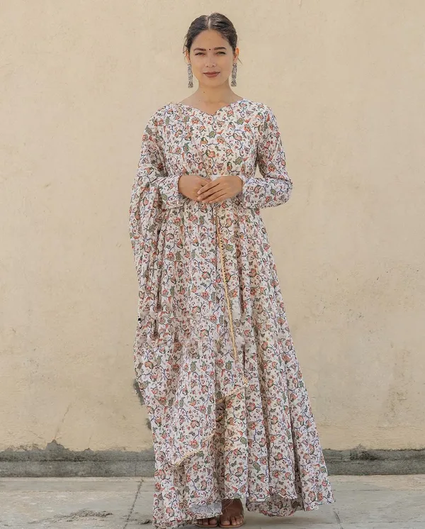 DIGITALLY_PRINTED_PURE_SOFT_ORGANZA_ANARKALI_SUIT_WITH_HUGE_FLAIR_COMES_WITH_DUPPATTA