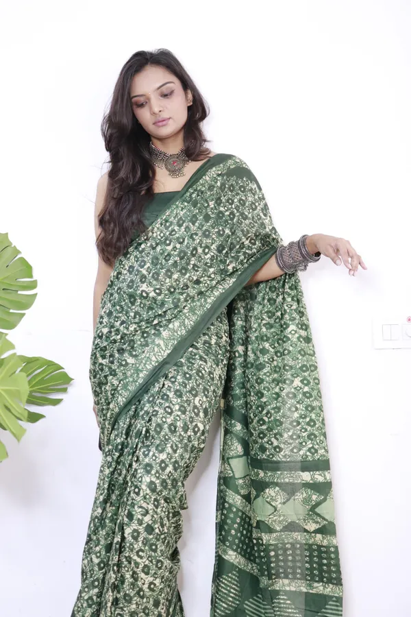 Ikkat_Print_Pure_Soft_Cotton_saree_With_Blouse_Piece