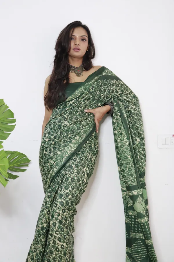 Ikkat_Print_Pure_Soft_Cotton_saree_With_Blouse_Piece
