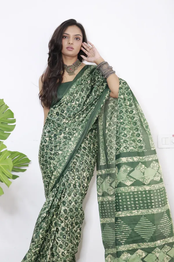 Ikkat_Print_Pure_Soft_Cotton_saree_With_Blouse_Piece