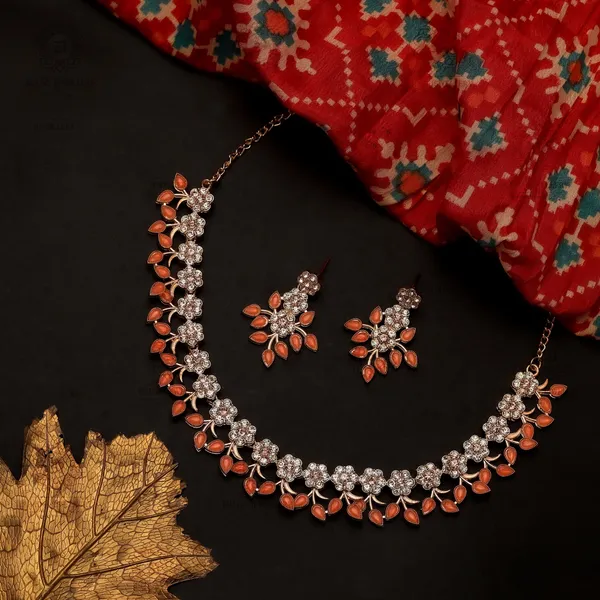 Gujju_Latest_Necklace_Set_With_Earrings_For_Girls_And_Women