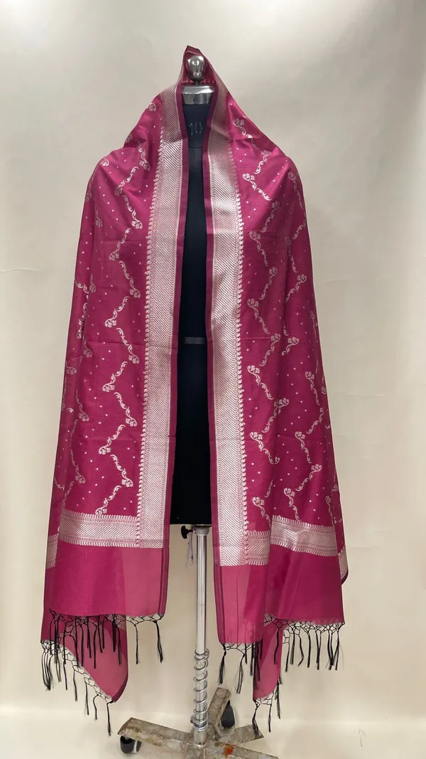 Humairah_Presents_Magenta_Nakli_Semi_Katan_Silk_Silver_Zari_Banarasi_Dupatta