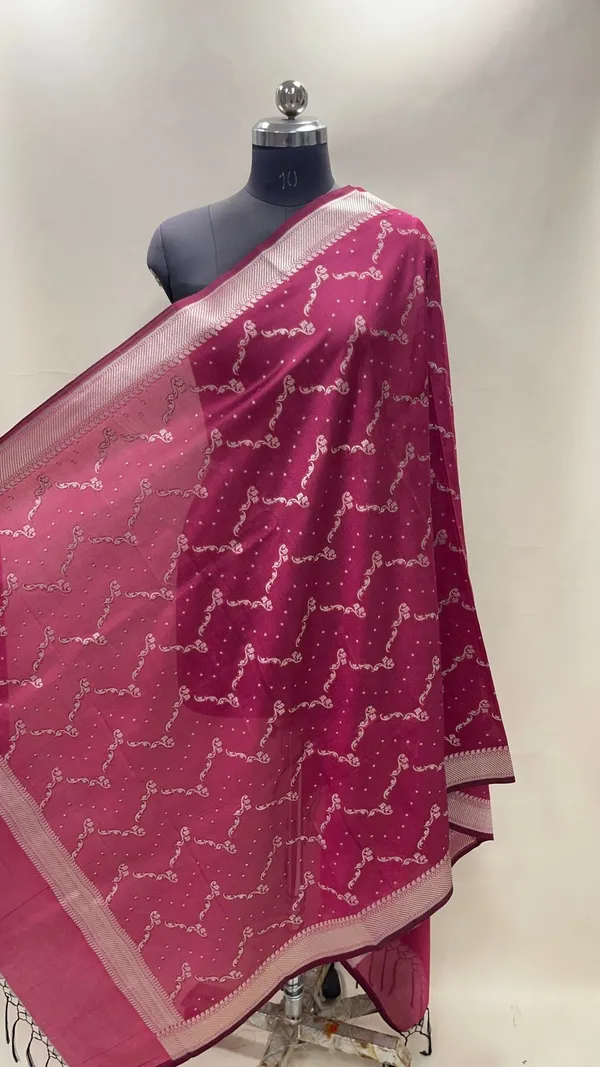 Humairah_Presents_Magenta_Nakli_Semi_Katan_Silk_Silver_Zari_Banarasi_Dupatta