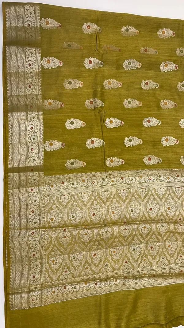 Humairah_Pure_Handwoven_Olive_Green_Pure_Muga_Silk_Floral_Zari_Mina_Booti_Minakari_Jaal_Anchal_with_Minakari_Zari_Border_Banarasi_Saree_with_Olive_Green_Blouse_piece