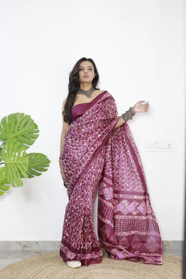 Ikkat_Print_Pure_Soft_Cotton_saree_With_Blouse_Piece
