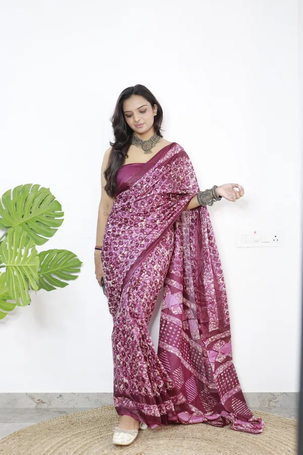 Ikkat_Print_Pure_Soft_Cotton_saree_With_Blouse_Piece