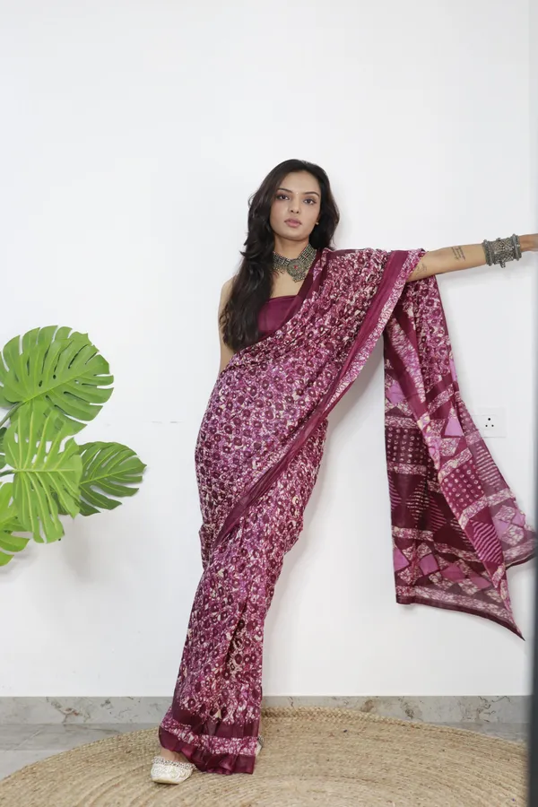 Ikkat_Print_Pure_Soft_Cotton_saree_With_Blouse_Piece