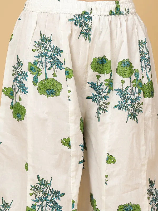 Green_Pure_Cotton_Big_Flair_Printed_Regular_Palazzo