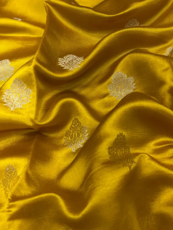 Humairah_Pure_Handloom_Gold_Dupion_Silk_Golden_Zari_Booti_with_Skirt_Paithani_Zari_Border_and_Gold_Blouse