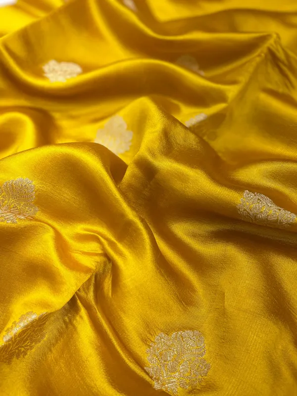 Humairah_Pure_Handloom_Gold_Dupion_Silk_Golden_Zari_Booti_with_Skirt_Paithani_Zari_Border_and_Gold_Blouse