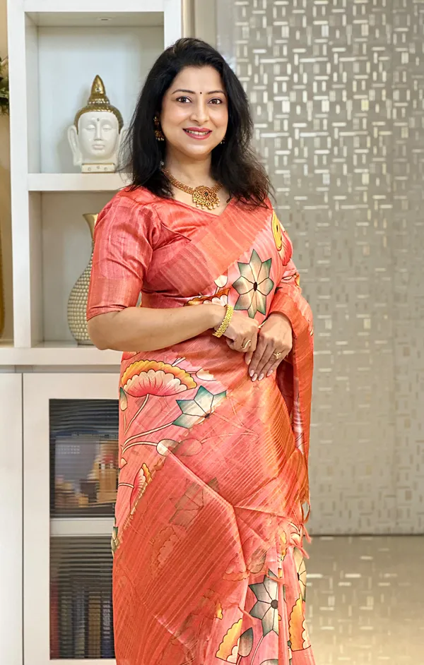 Darika_Peach_–_Aesthetic_Edit_for_You_|_Soft_Tussar_Silk_Saree_with_Print,_Pallu_&_Zari_Border_&_Contrast_Print_Blouse_with_Tassels