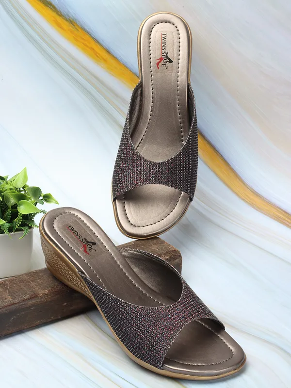 Shining_Strap_Ethnic_Wedge_Heels_(Grey)