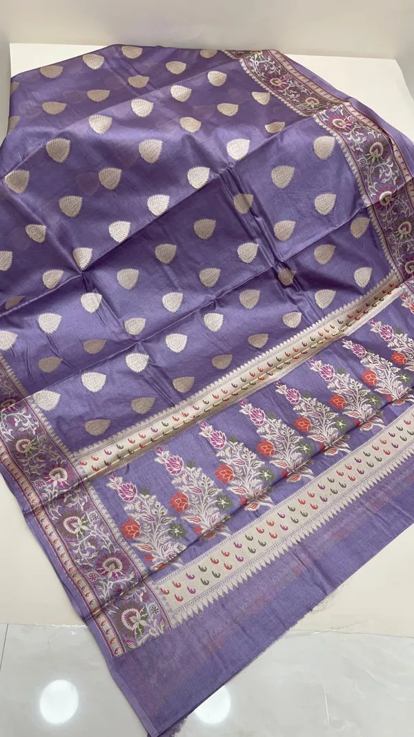 Humairah_Pure_Handwoven_Light_Purple_Tussar_Silk_Floral_Zari_Boota_Alfi_Mina_Zari_Border_and_Pallu_with_Grey_Blouse