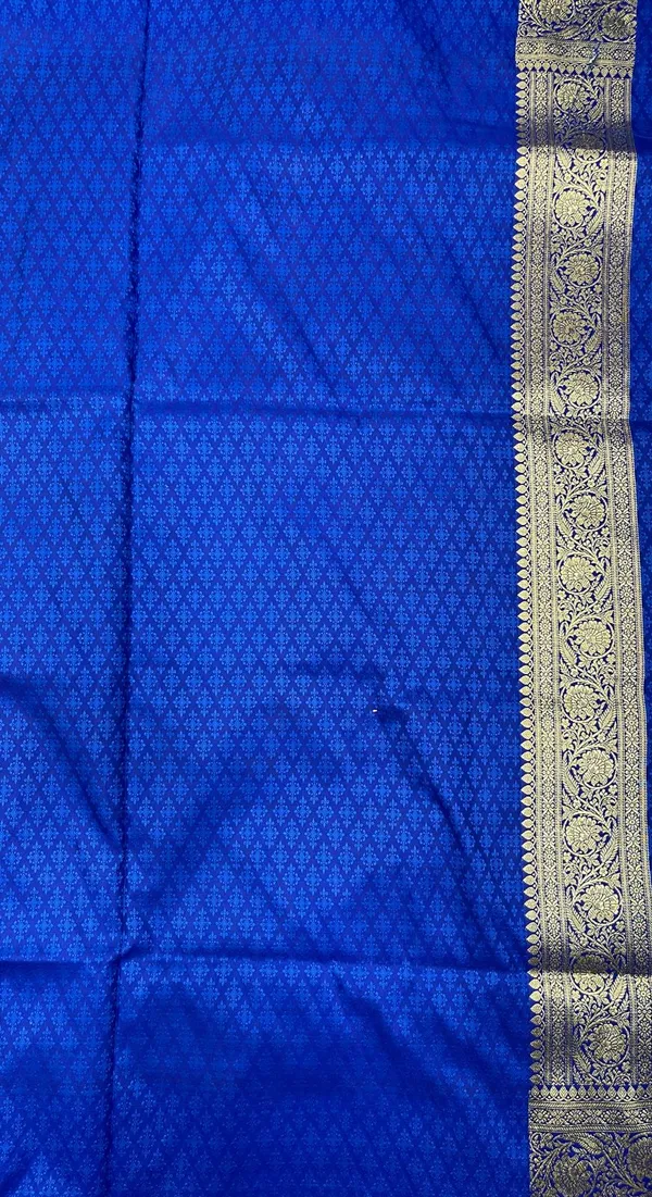 Humairah_Presents_Off-White_Katan_Silk_Floral_Light_Gold_Zari_Booti_with_Contrast_Blue_Floral_Pallu_Banarasi_saree_and_Blue_Blouse