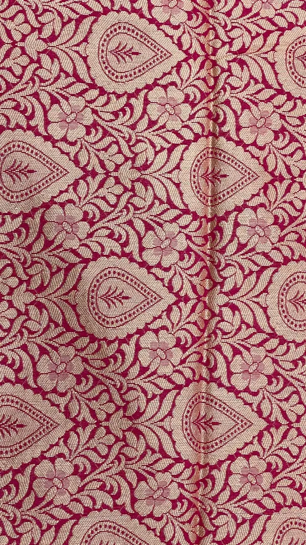 Humairah_Presents_Pure_Handloom_Magenta_Chiffon_Resham_Floral_Mina_Zari_Booti_with_Banarasi_Zari_Border_and_Magenta_Blouse
