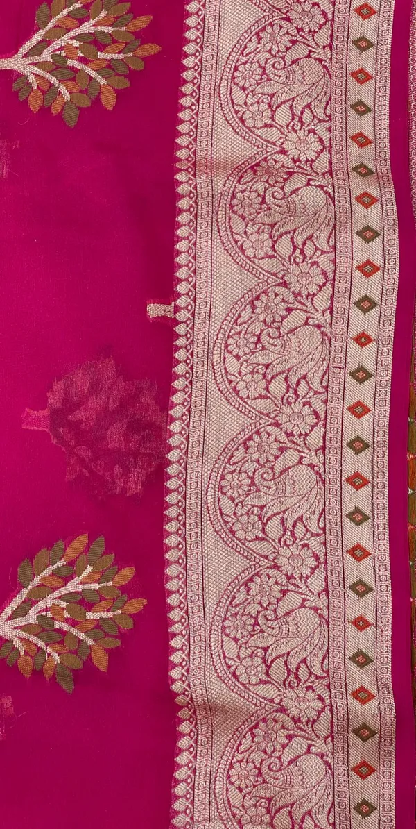 Humairah_Presents_Pure_Handloom_Magenta_Chiffon_Resham_Floral_Mina_Zari_Booti_with_Banarasi_Zari_Border_and_Magenta_Blouse