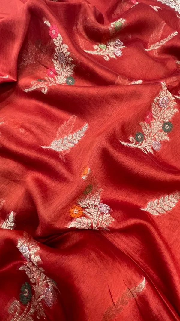 Humairah_Pure_Handloom_Red_Cotton_Golden_Zari_Mina_Boota_with_Skirt_Mina_Banarasi_Zari_Border_and_Red_Blouse
