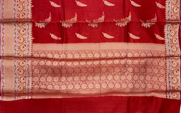 Humairah_Pure_Handloom_Red_Cotton_Golden_Zari_Mina_Boota_with_Skirt_Mina_Banarasi_Zari_Border_and_Red_Blouse