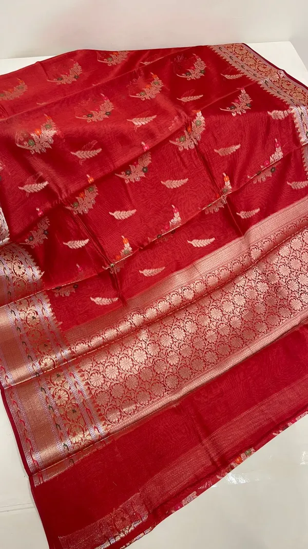 Humairah_Pure_Handloom_Red_Cotton_Golden_Zari_Mina_Boota_with_Skirt_Mina_Banarasi_Zari_Border_and_Red_Blouse