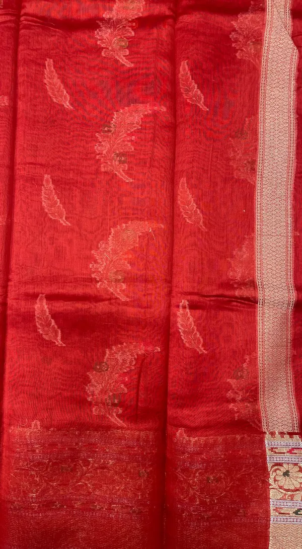 Humairah_Pure_Handloom_Red_Cotton_Golden_Zari_Mina_Boota_with_Skirt_Mina_Banarasi_Zari_Border_and_Red_Blouse