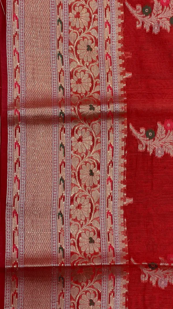 Humairah_Pure_Handloom_Red_Cotton_Golden_Zari_Mina_Boota_with_Skirt_Mina_Banarasi_Zari_Border_and_Red_Blouse
