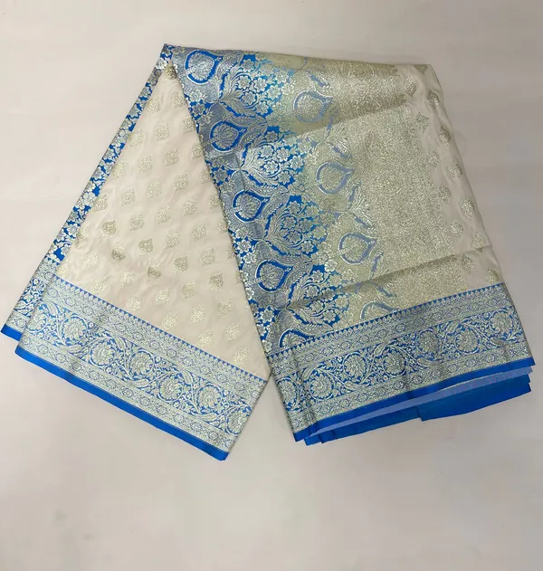 Humairah_Presents_Off-white_Katan_Silk_Floral_Light_Gold_Zari_Booti_with_Contrast_SkyBlue_Floral_Pallu_Banarasi_saree_and_Sky_Blue_Blouse