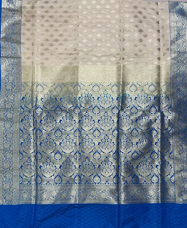 Humairah_Presents_Off-white_Katan_Silk_Floral_Light_Gold_Zari_Booti_with_Contrast_SkyBlue_Floral_Pallu_Banarasi_saree_and_Sky_Blue_Blouse