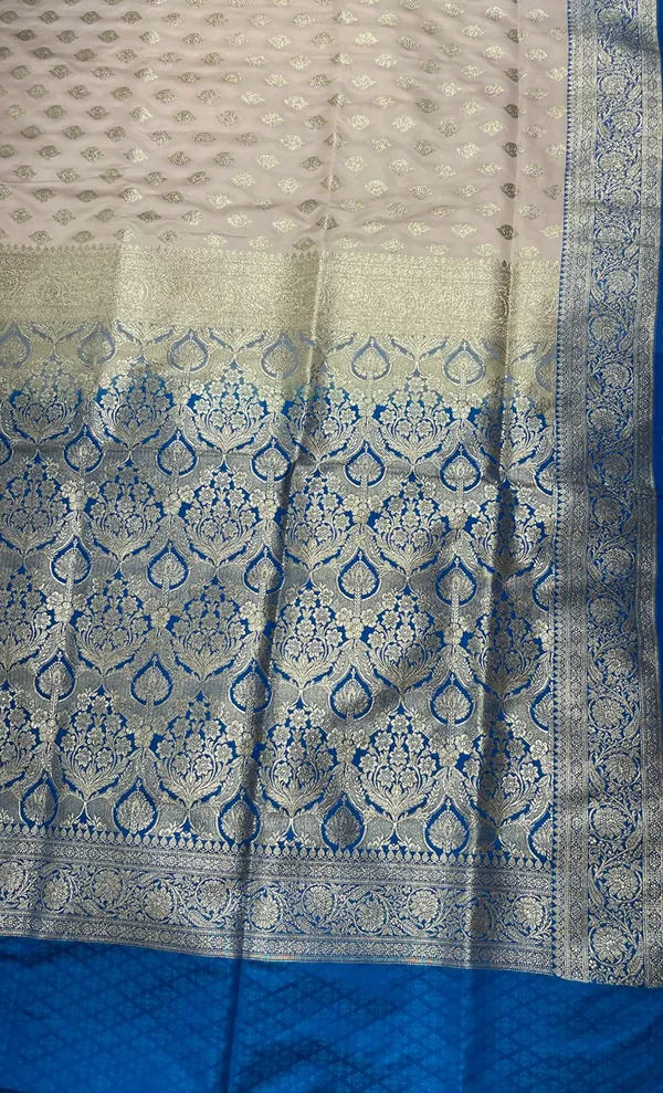 Humairah_Presents_Off-white_Katan_Silk_Floral_Light_Gold_Zari_Booti_with_Contrast_SkyBlue_Floral_Pallu_Banarasi_saree_and_Sky_Blue_Blouse