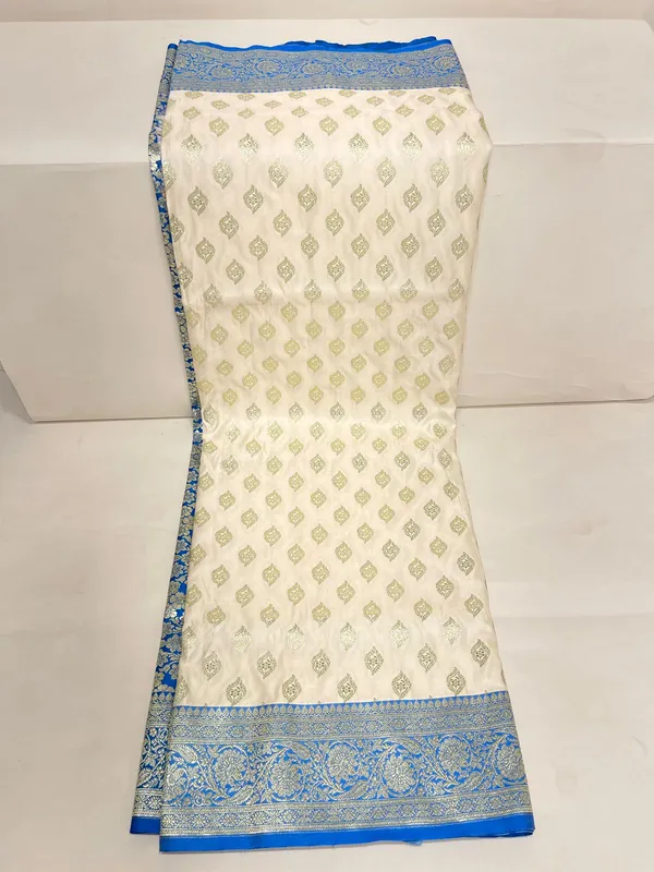 Humairah_Presents_Off-white_Katan_Silk_Floral_Light_Gold_Zari_Booti_with_Contrast_SkyBlue_Floral_Pallu_Banarasi_saree_and_Sky_Blue_Blouse