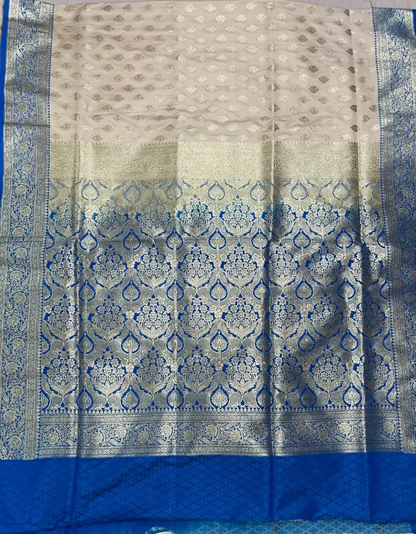 Humairah_Presents_Off-white_Katan_Silk_Floral_Light_Gold_Zari_Booti_with_Contrast_SkyBlue_Floral_Pallu_Banarasi_saree_and_Sky_Blue_Blouse