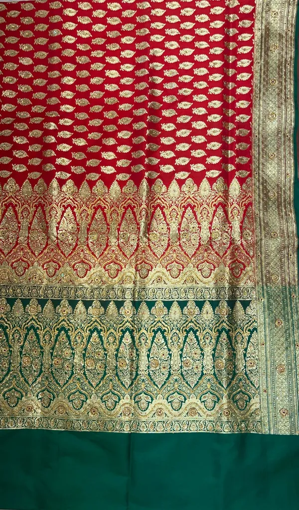 Humairah_Presents_Red_Stone_Work_Golden_Zari_Floral_Booti_with_Contrast_Green_Boota_Pallu_Zari_Border_with_Green_Blouse_Banarasi_Saree_JA26_HW