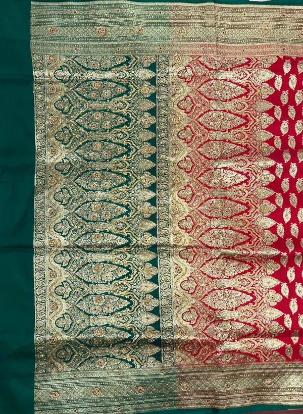 Humairah_Presents_Red_Stone_Work_Golden_Zari_Floral_Booti_with_Contrast_Green_Boota_Pallu_Zari_Border_with_Green_Blouse_Banarasi_Saree_JA26_HW