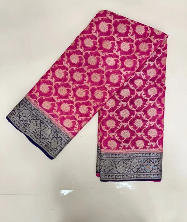 Humairah_Presents_Pure_Handloom_Pink_Chiffon_Floral_Zari_Jaal_with_Contrast_Navy_Blue_Paisley_Pallu_and_Navy_Blue_Blouse