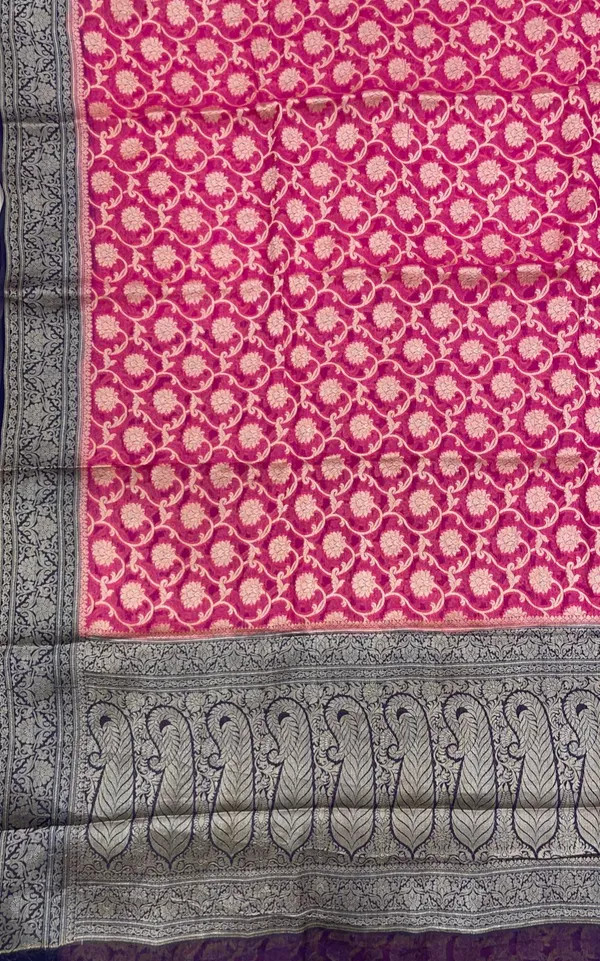 Humairah_Presents_Pure_Handloom_Pink_Chiffon_Floral_Zari_Jaal_with_Contrast_Navy_Blue_Paisley_Pallu_and_Navy_Blue_Blouse