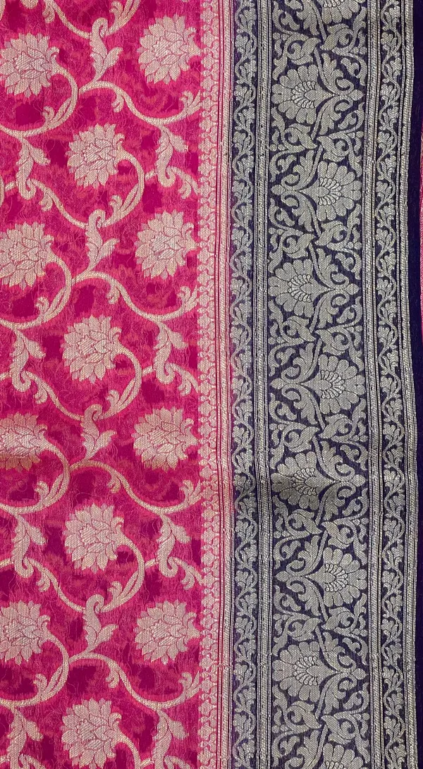 Humairah_Presents_Pure_Handloom_Pink_Chiffon_Floral_Zari_Jaal_with_Contrast_Navy_Blue_Paisley_Pallu_and_Navy_Blue_Blouse