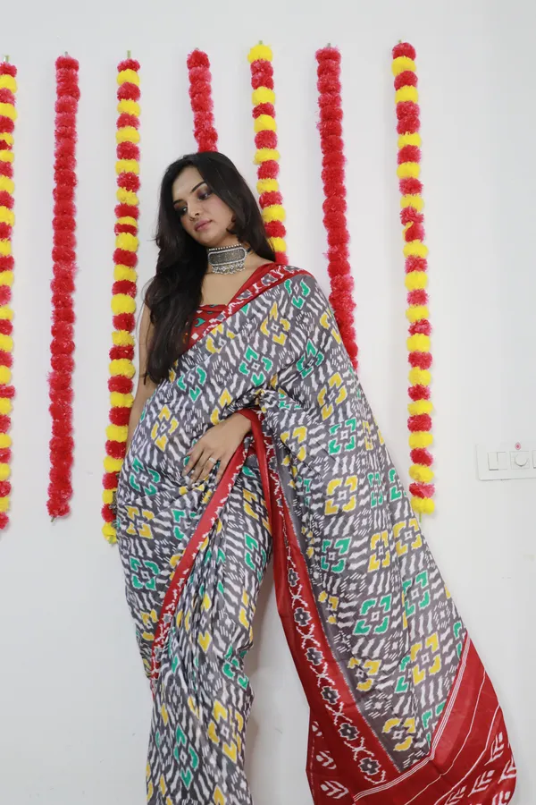 Ikkat_Print_Pure_Soft_Cotton_saree_With_Blouse_Piece