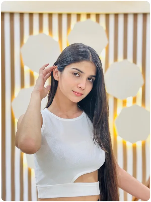 IRRESISTIBLE_GORGEOUS__WHITE_TOP🤍✨