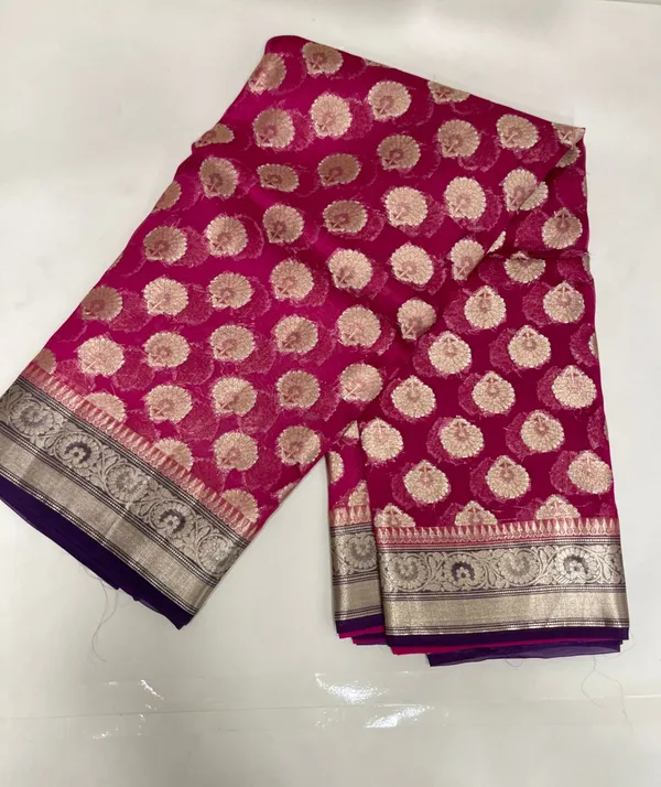 Humairah_Pure_Handloom_Magenta_Organza_Floral_Zari_Booti_with_Contrast_Purple_Big_Floral_Boota_Pallu_Zari_Border_and_Purple_Blouse