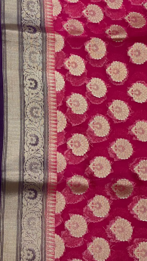 Humairah_Pure_Handloom_Magenta_Organza_Floral_Zari_Booti_with_Contrast_Purple_Big_Floral_Boota_Pallu_Zari_Border_and_Purple_Blouse