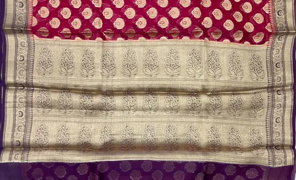 Humairah_Pure_Handloom_Magenta_Organza_Floral_Zari_Booti_with_Contrast_Purple_Big_Floral_Boota_Pallu_Zari_Border_and_Purple_Blouse