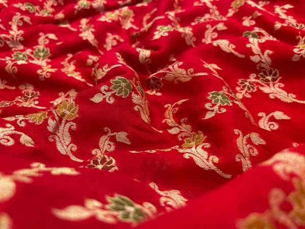 Humairah_Presents_Pure_Handloom_Red_Chiffon_Alfi_Mina_Zari_Jaal_Minakari_Zari_Border_and_Floral_Big_Boota_Mina_Pallu_Saree_with_Red_Blouse
