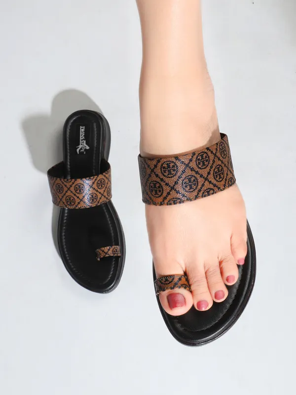 Casual_Slip_On_Flat_Slippers_(Brown)