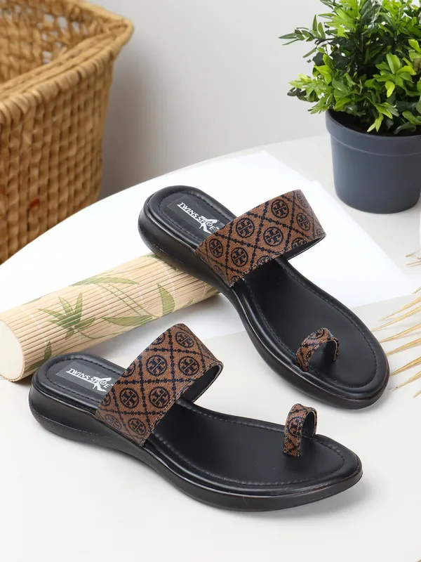 Casual_Slip_On_Flat_Slippers_(Brown)
