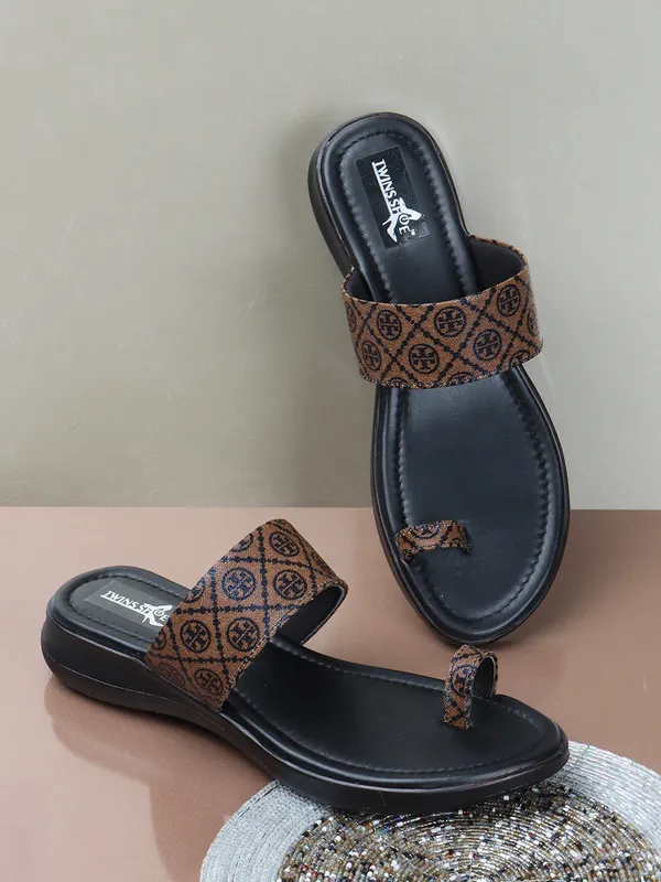 Casual_Slip_On_Flat_Slippers_(Brown)