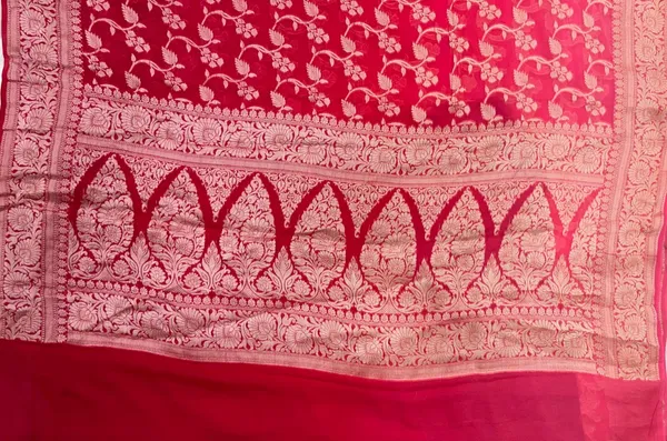 Humairah_Presents_Pure_Handloom_Pink_Dual_Shade_Chiffon_Tilfi_Zari_Jaal_with_Floral_Boota_Anchal_Zari_Border_with_Red_Blouse