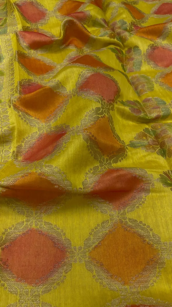 Humairah_Pure_Handloom_Yellow_Cotton_Silk_Zari_Booti_with_Rangkaat_Banarasi_Zari_Hand_Painted_Floral_Pallu_and_Zari_Border_with_Yellow_Blouse