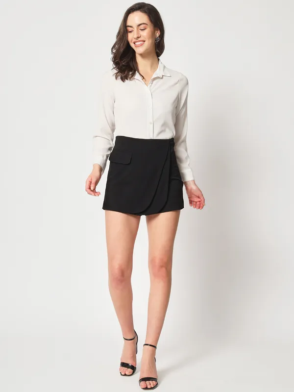 Zastraa_Women_Black_High-Rise_Crossover_Mini_Skorts