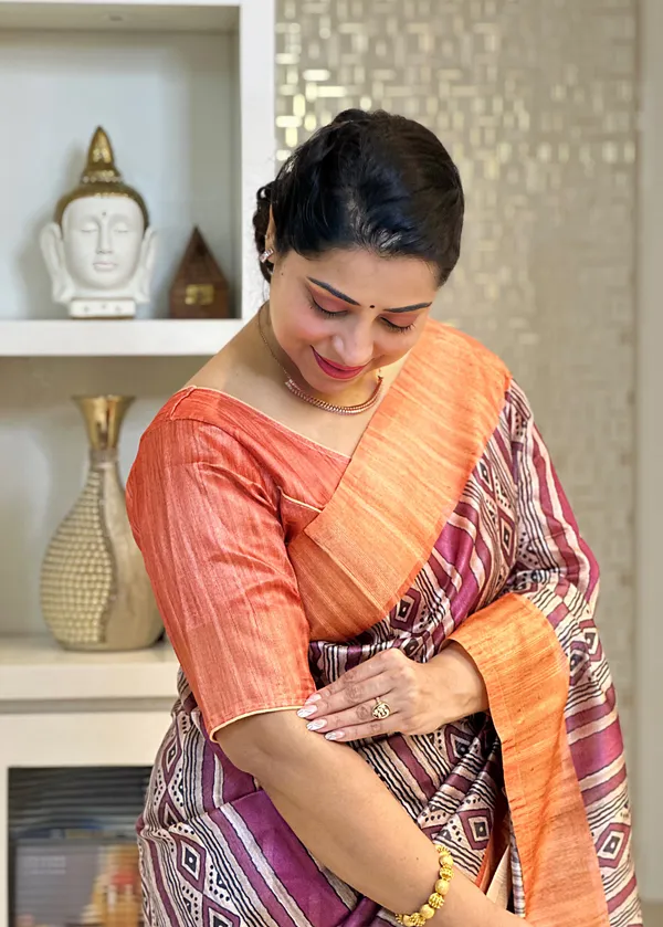 Barkha_Orange_&_Wine_–_Monsoon_Fresh_Diwali_Special_|_Soft_Tussar_Silk_Saree_with_Print,_Pallu_&_Zari_Border_&_Contrast_Print_Blouse_with_Tassels