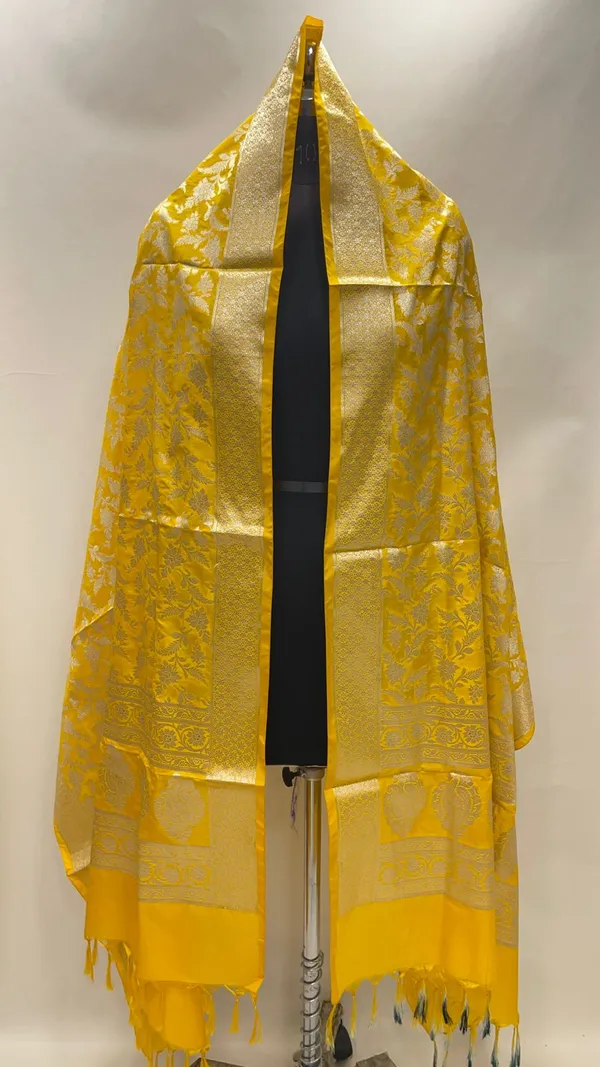 Humairah_Presents_Yellow_Semi_Katan_Silk_Tilfi_Zari_Floral_Jaal_Banarasi_Dupatta