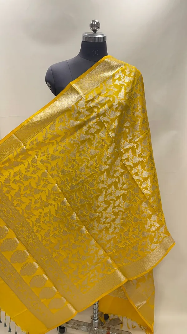 Humairah_Presents_Yellow_Semi_Katan_Silk_Tilfi_Zari_Floral_Jaal_Banarasi_Dupatta